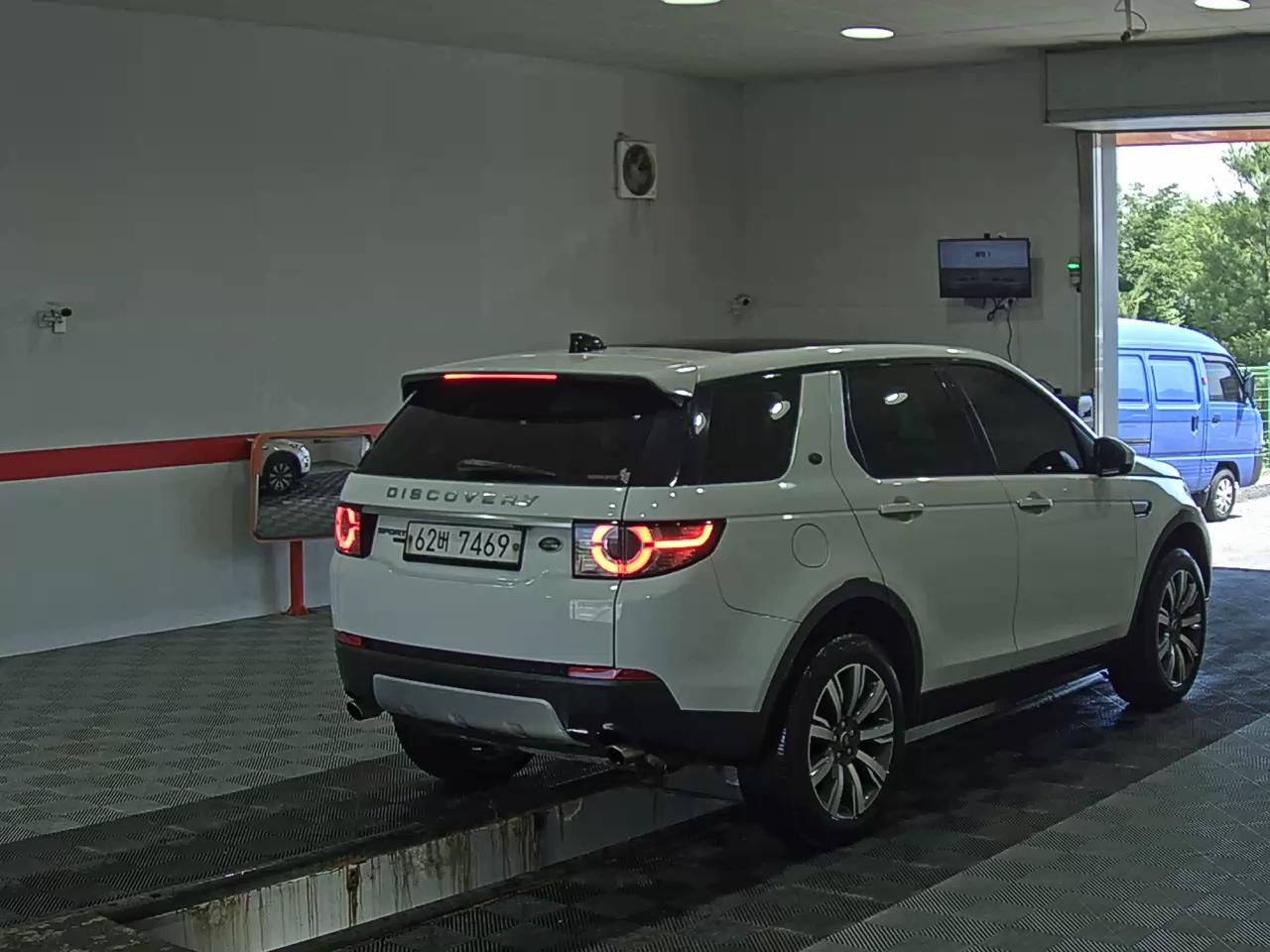 2019 - land rover discovery