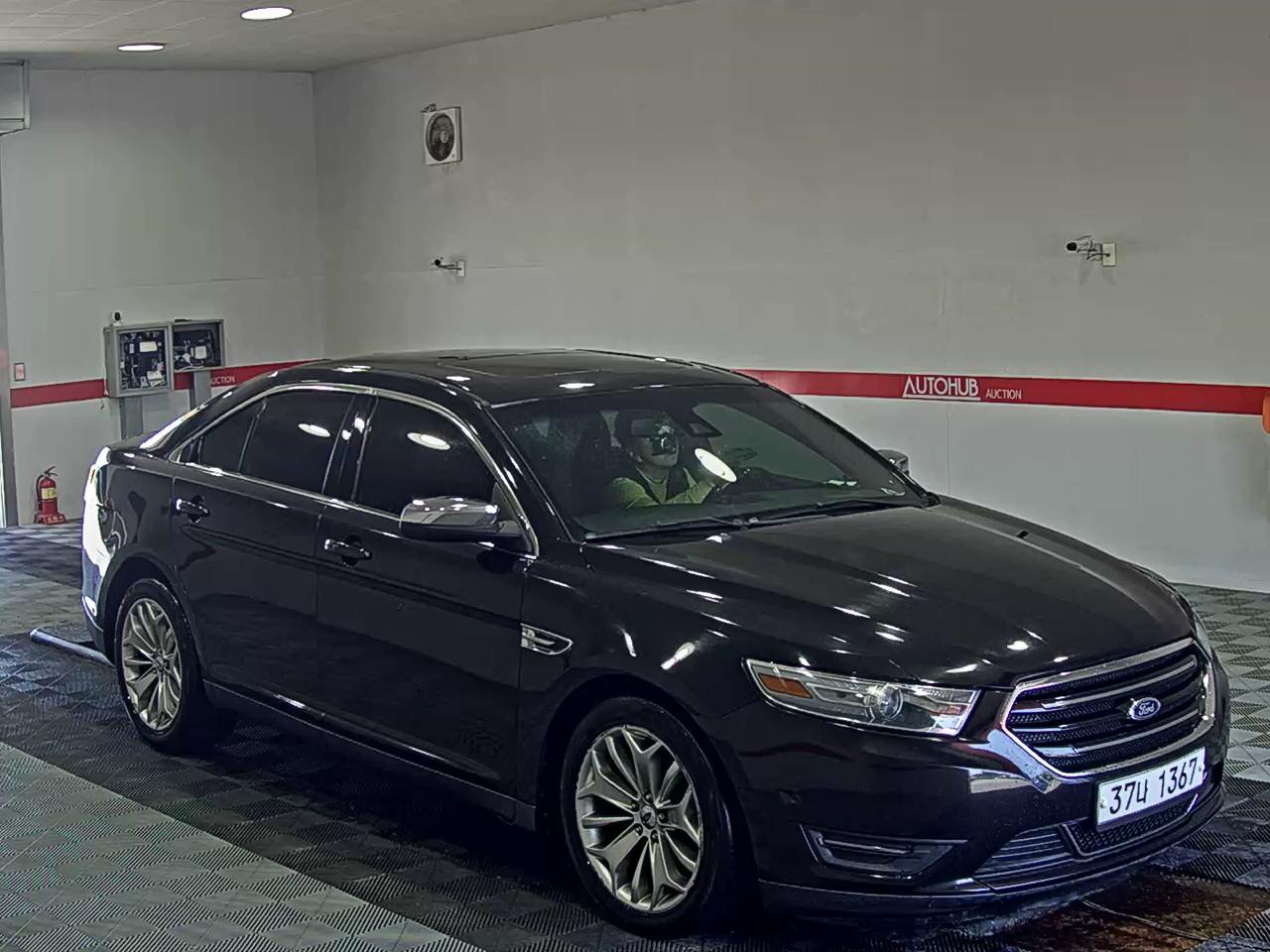 2014 - ford taurus