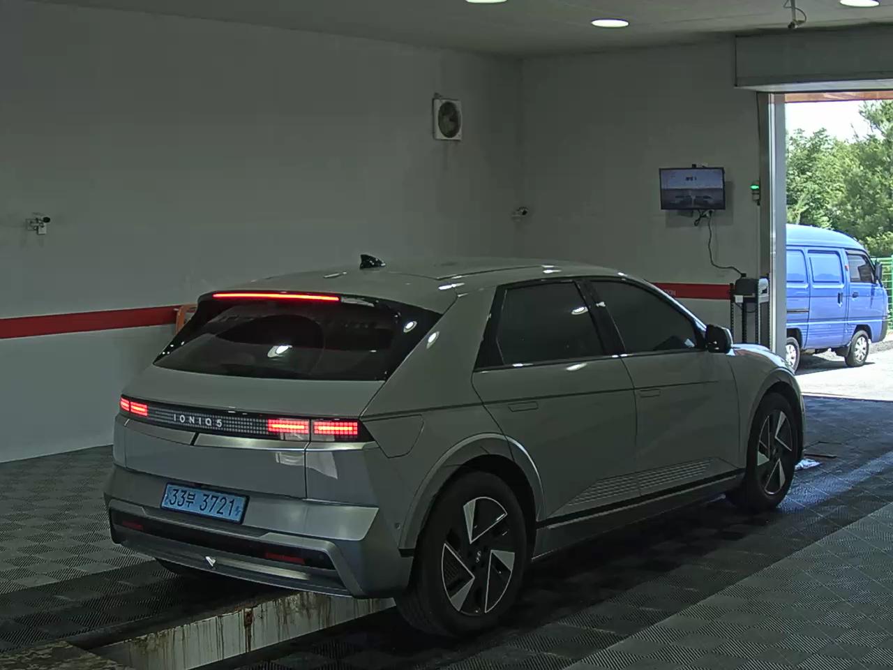 2025 - hyundai ioniq