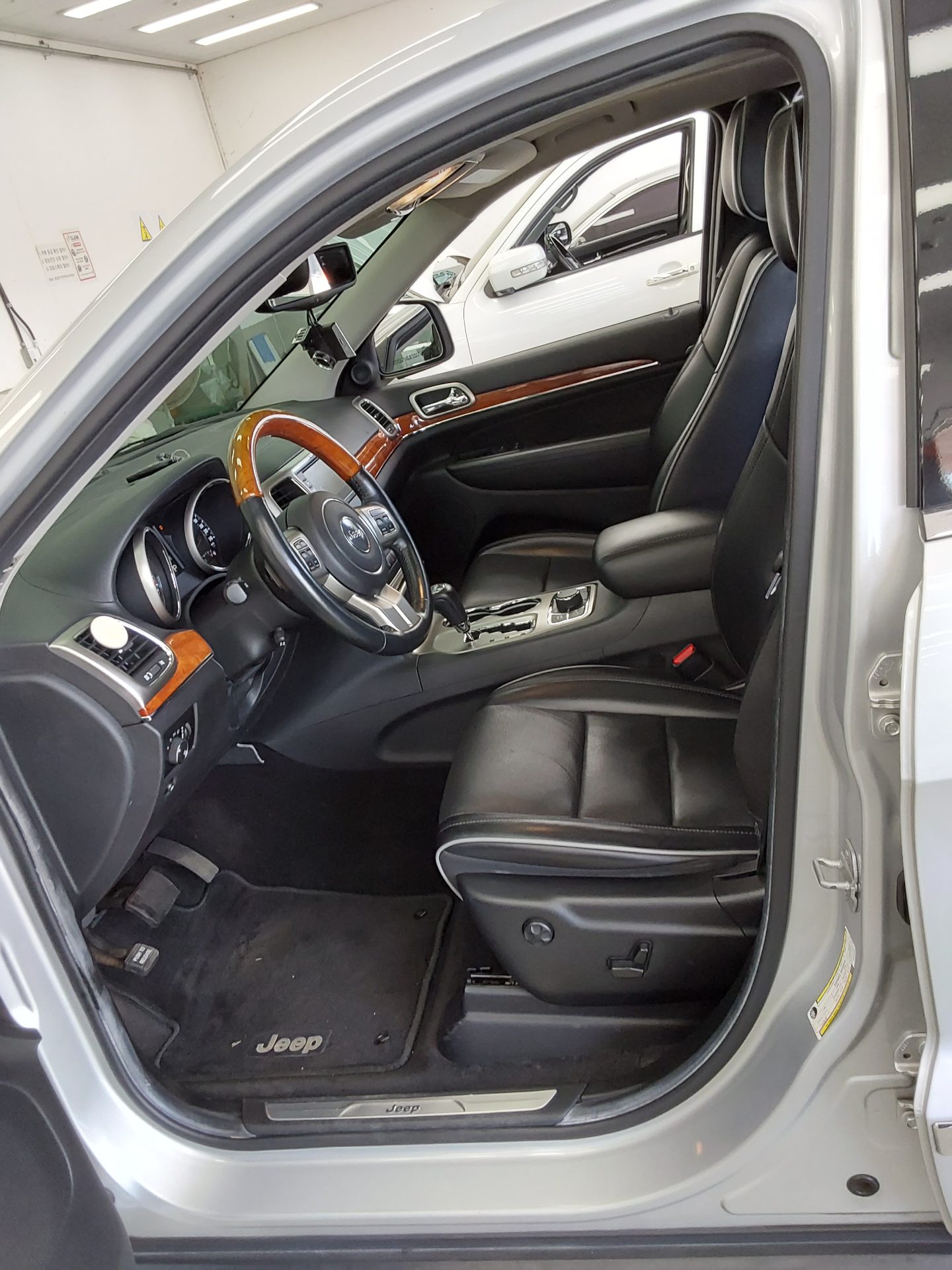 2011 - jeep grand cherokee