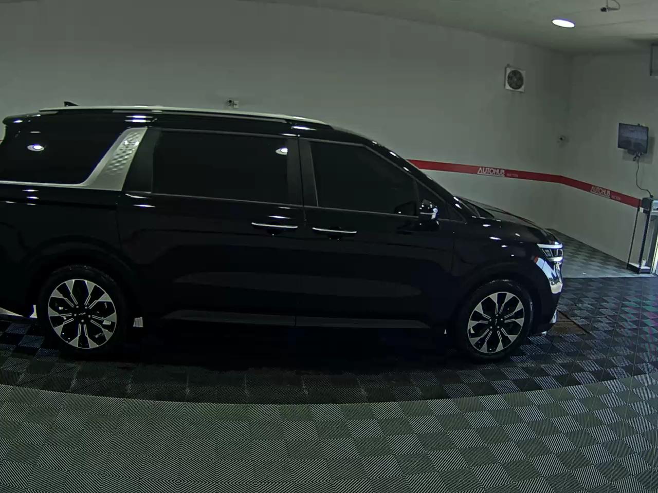 2023 - kia carnival