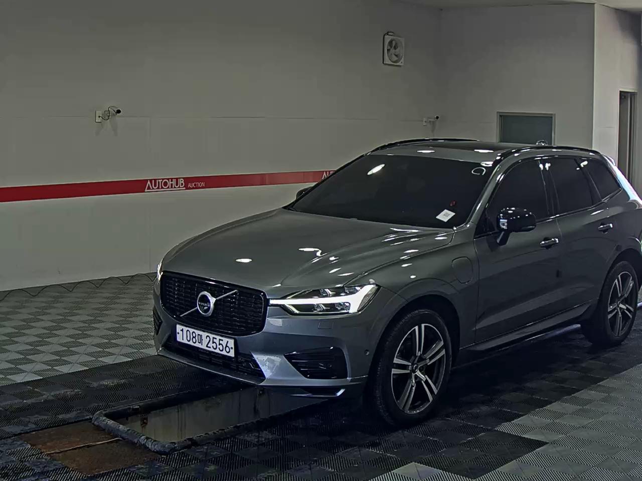 VOLVO XC60 (2ND GEN) T8 R DESIGN