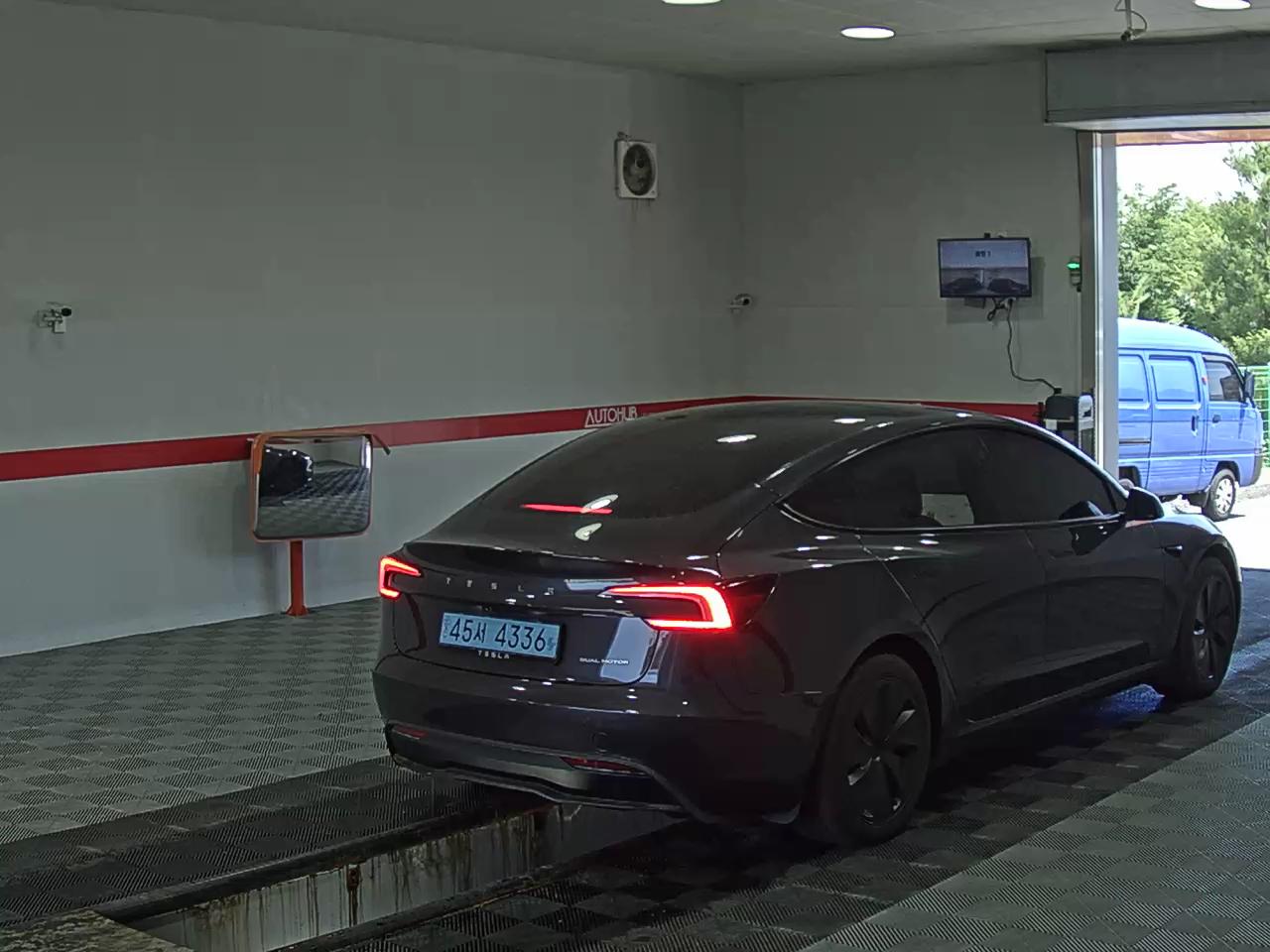 2024 - tesla model 3