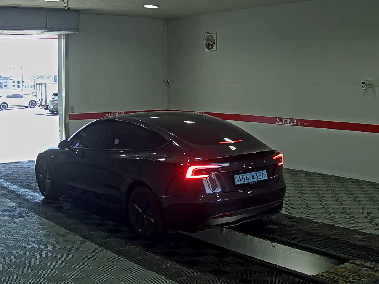 2024 - tesla model 3