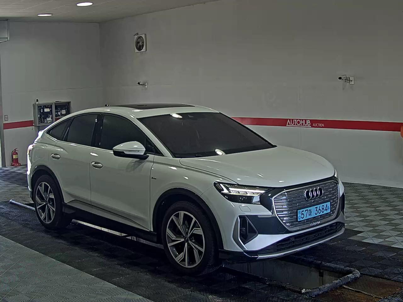 2022 - audi q4