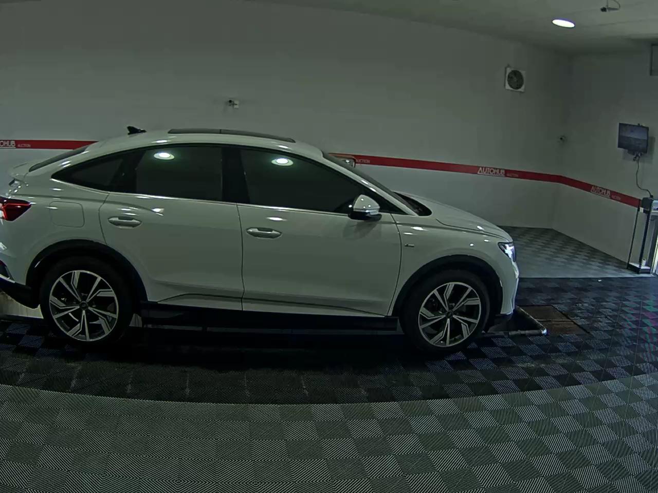 2022 - audi q4