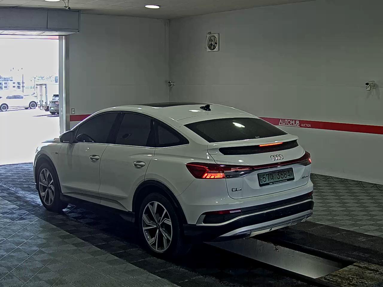 2022 - audi q4