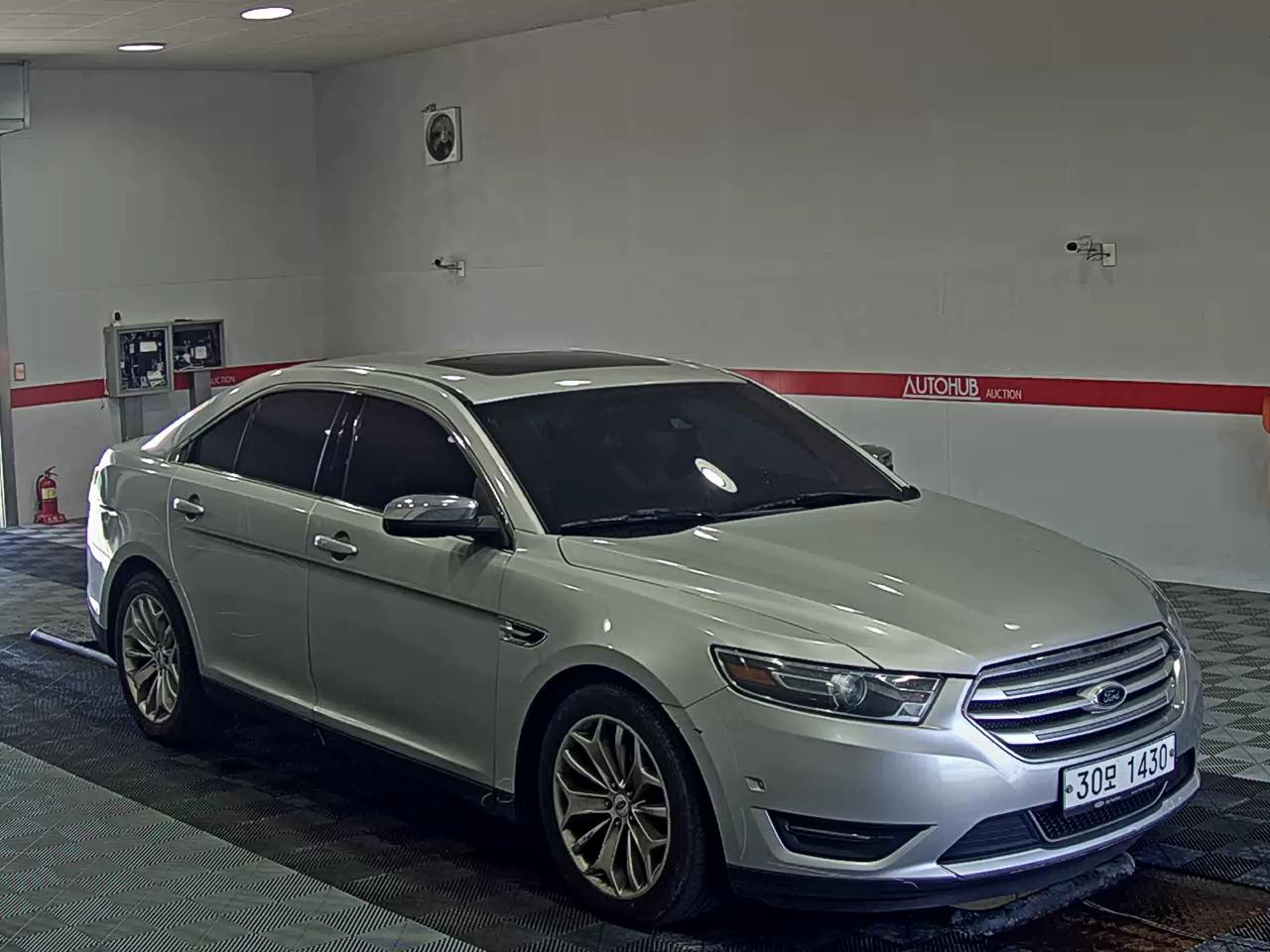 2015 - ford taurus
