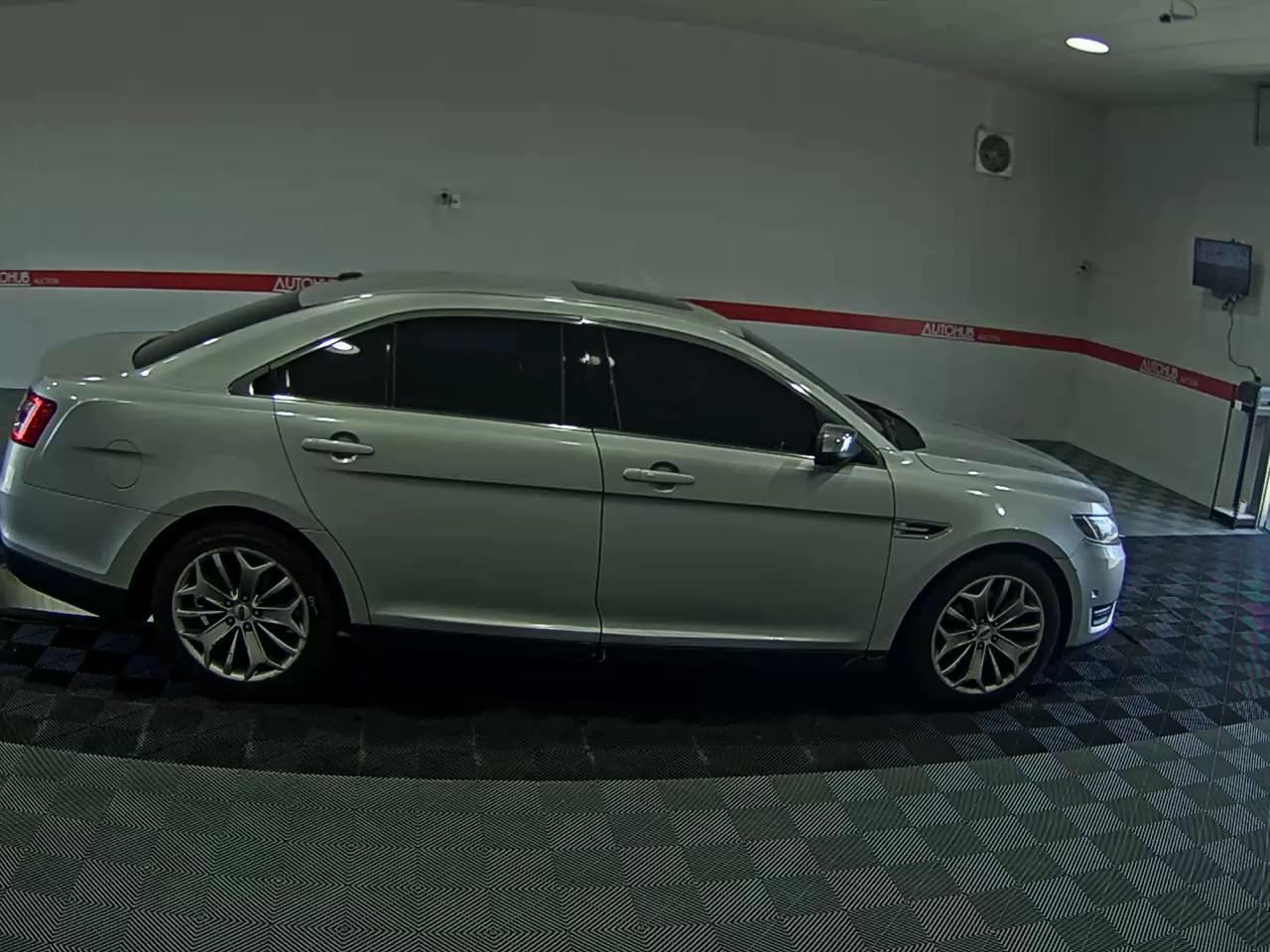 2015 - ford taurus