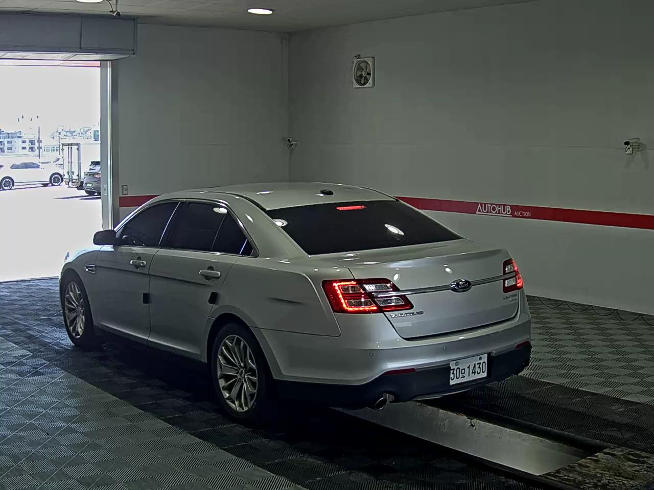 2015 - ford taurus
