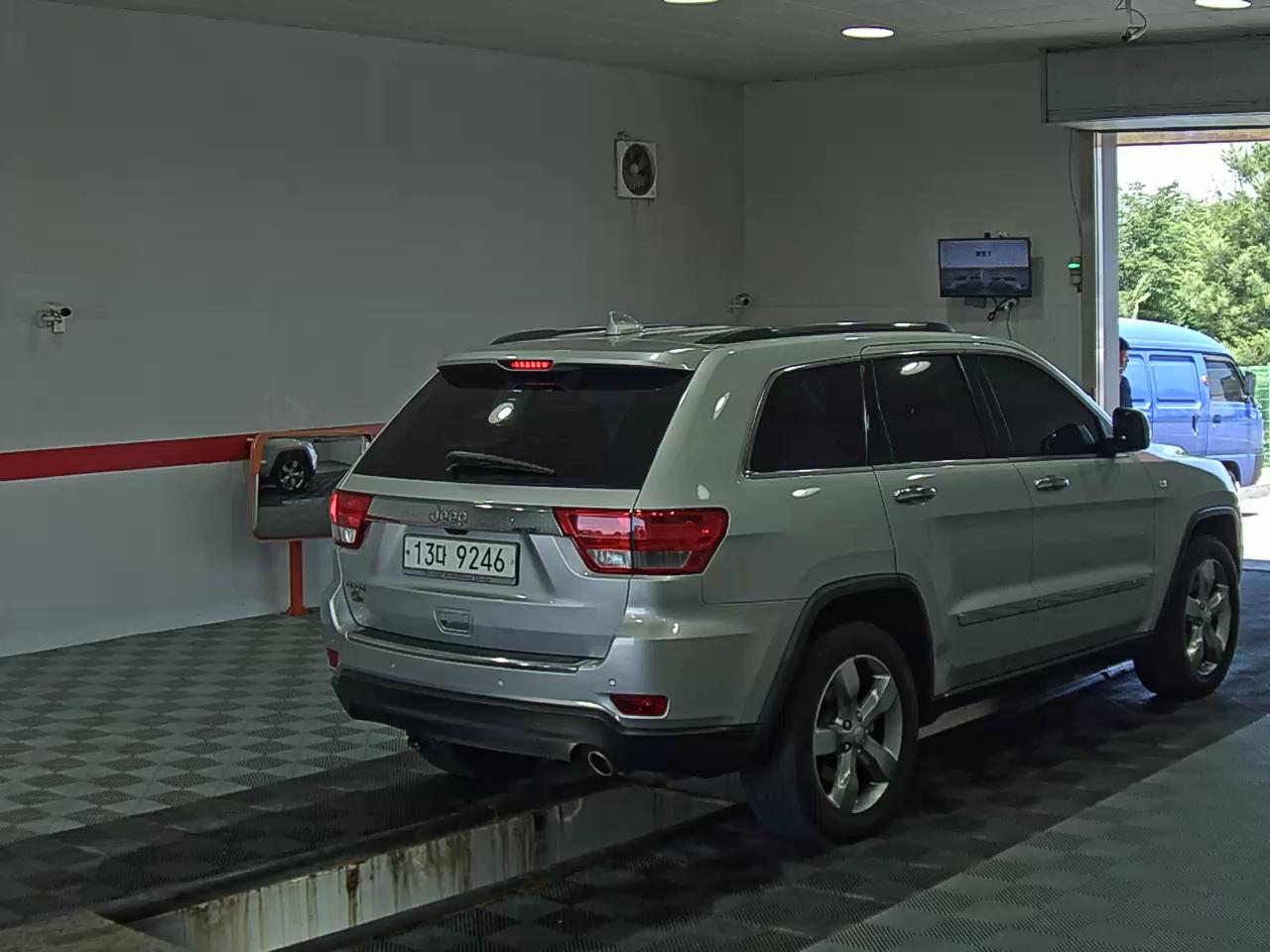 2011 - jeep grand cherokee