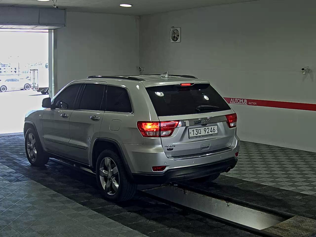 2011 - jeep grand cherokee