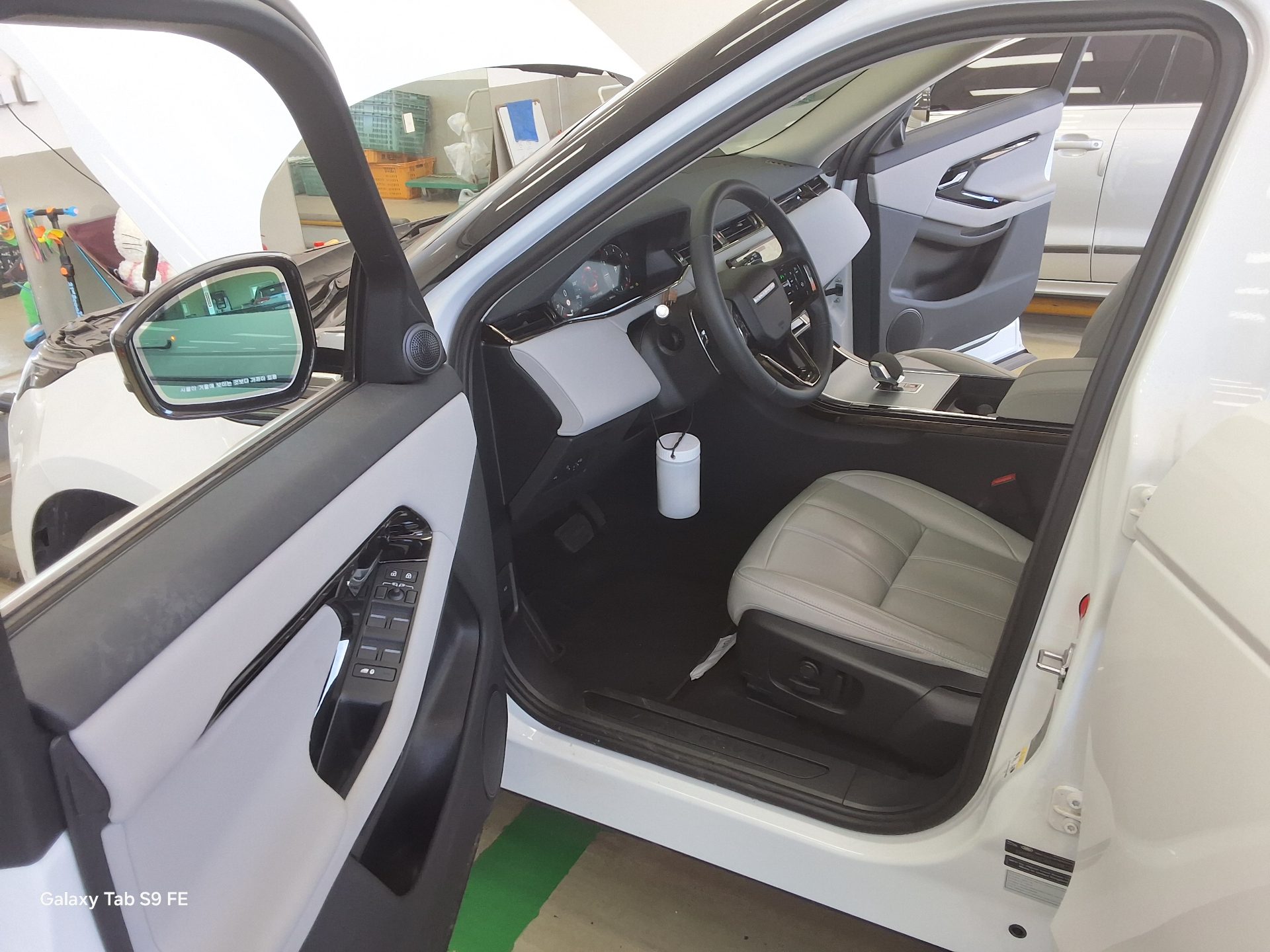 2025 - land rover range rover