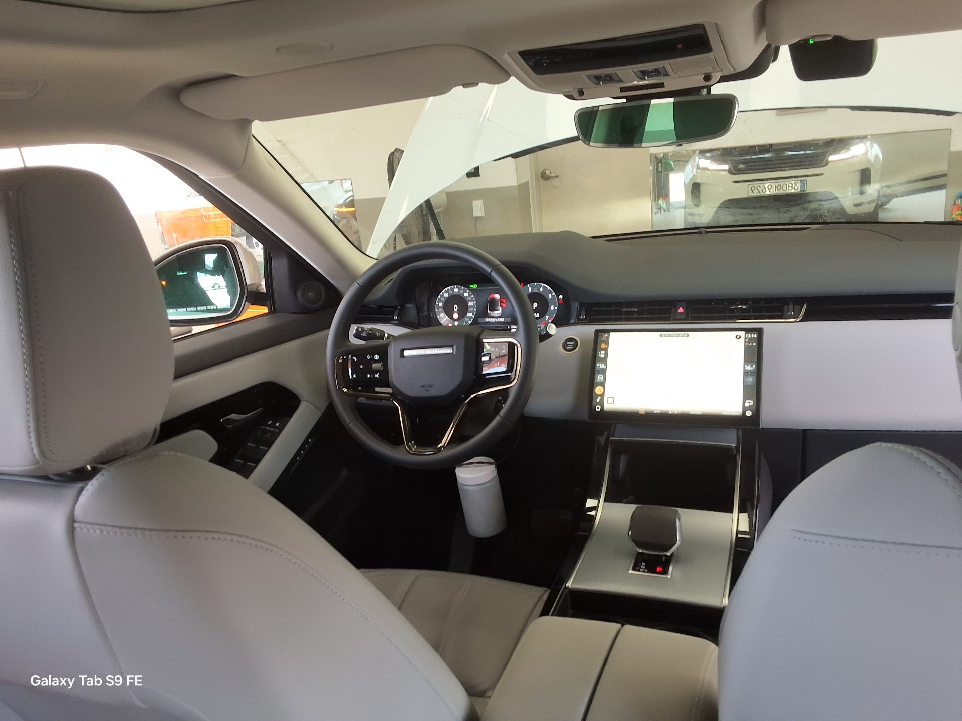 2025 - land rover range rover