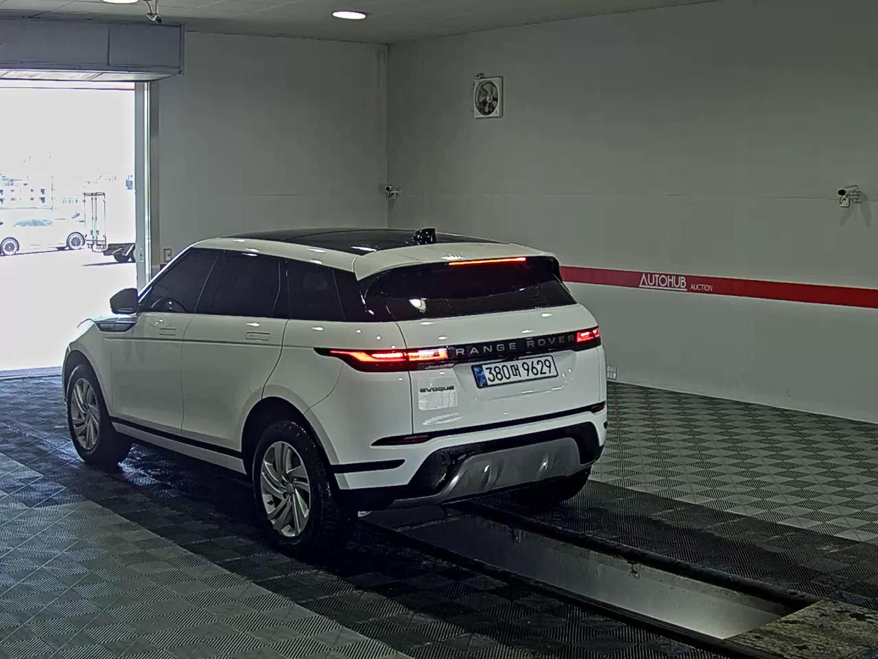 2025 - land rover range rover