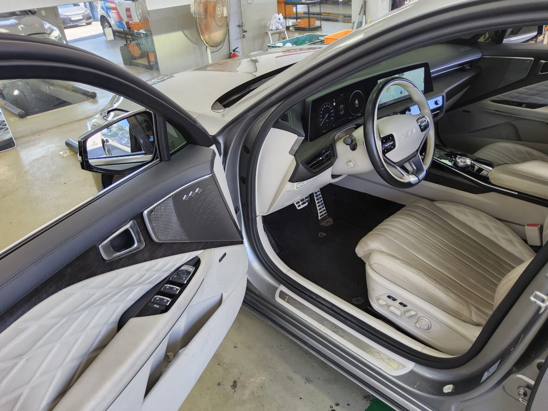 2022 - kia k8