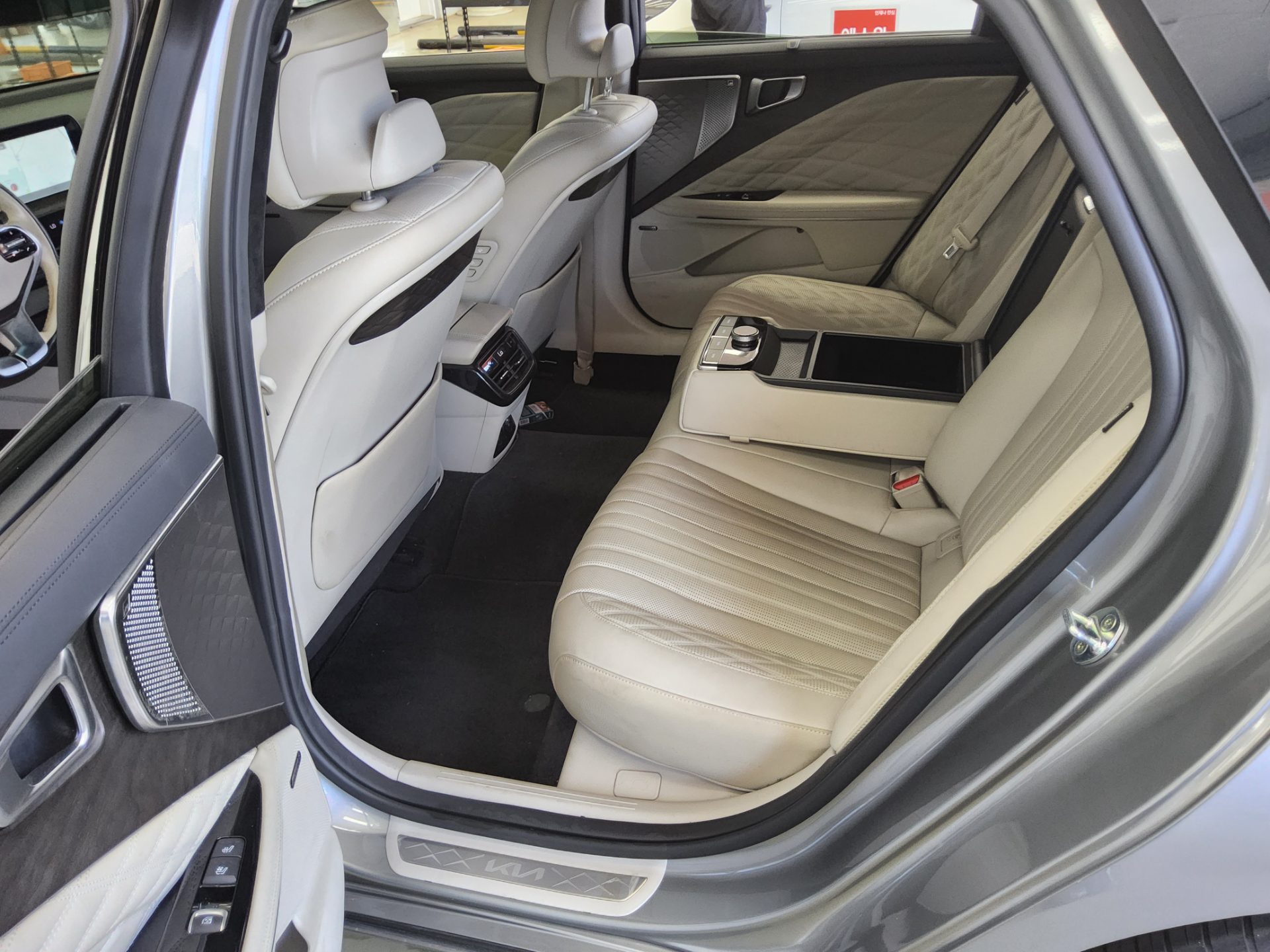 2022 - kia k8