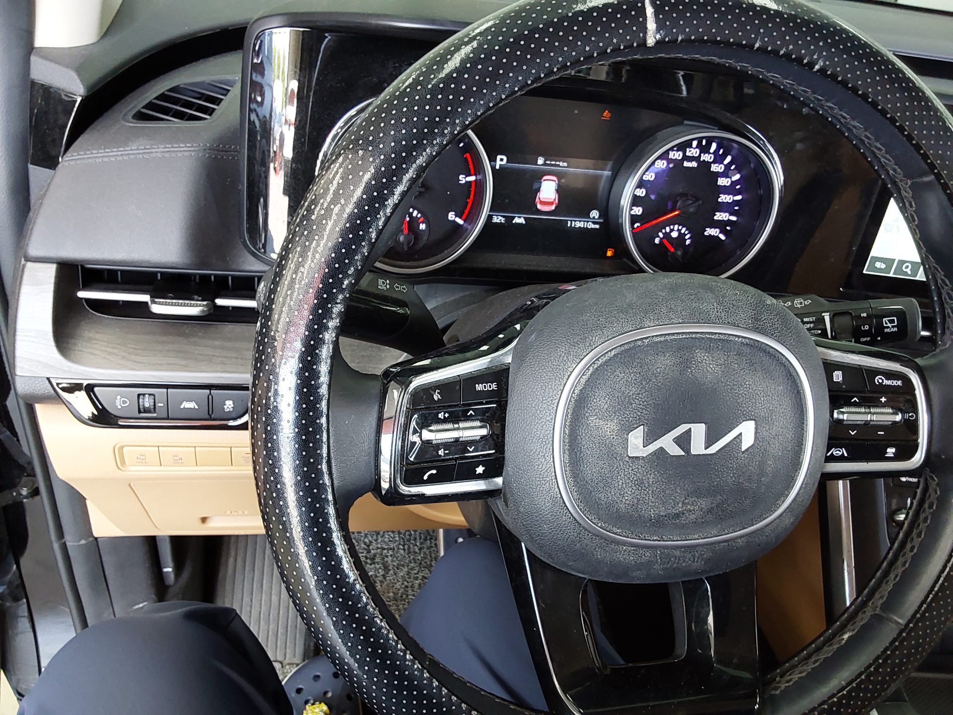 2023 - kia carnival