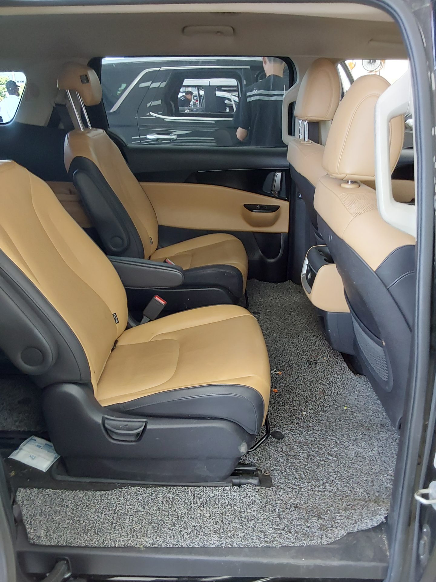 2023 - kia carnival