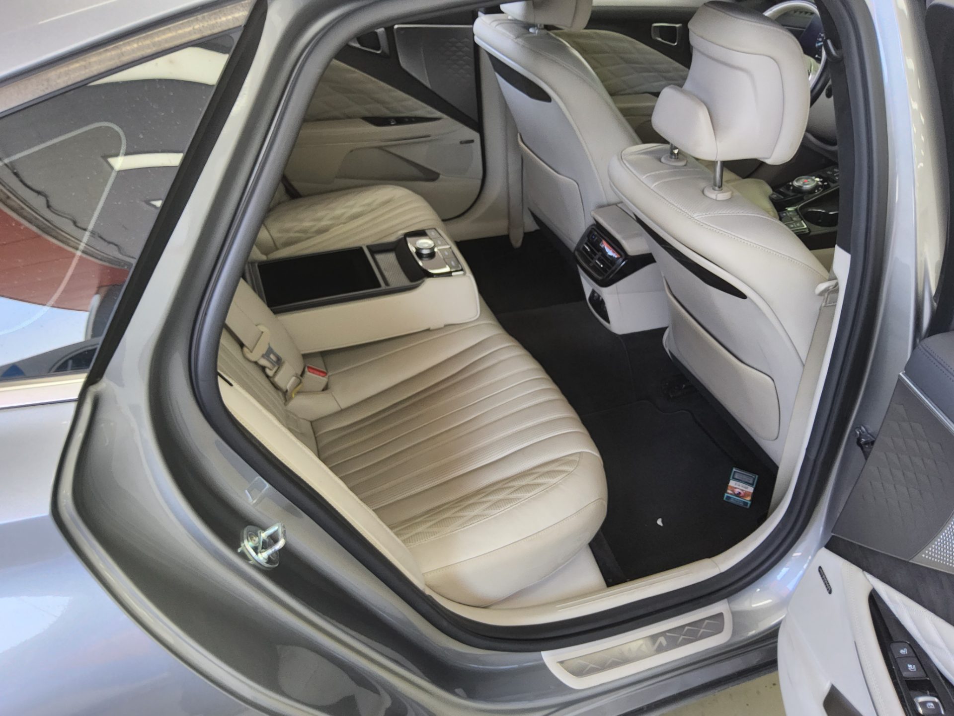 2022 - kia k8
