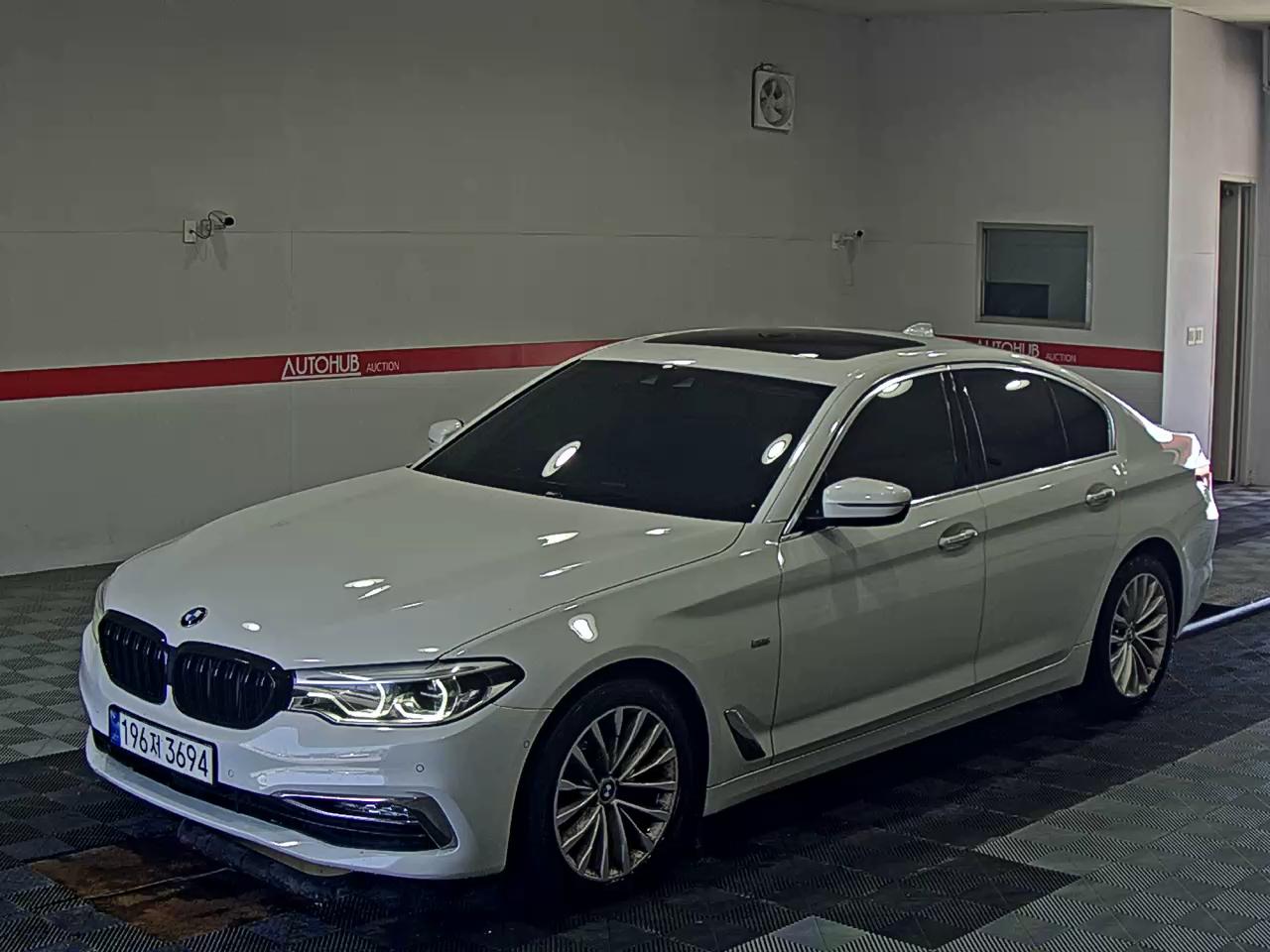 BMW 5 SERIES (7TH GEN) 520d