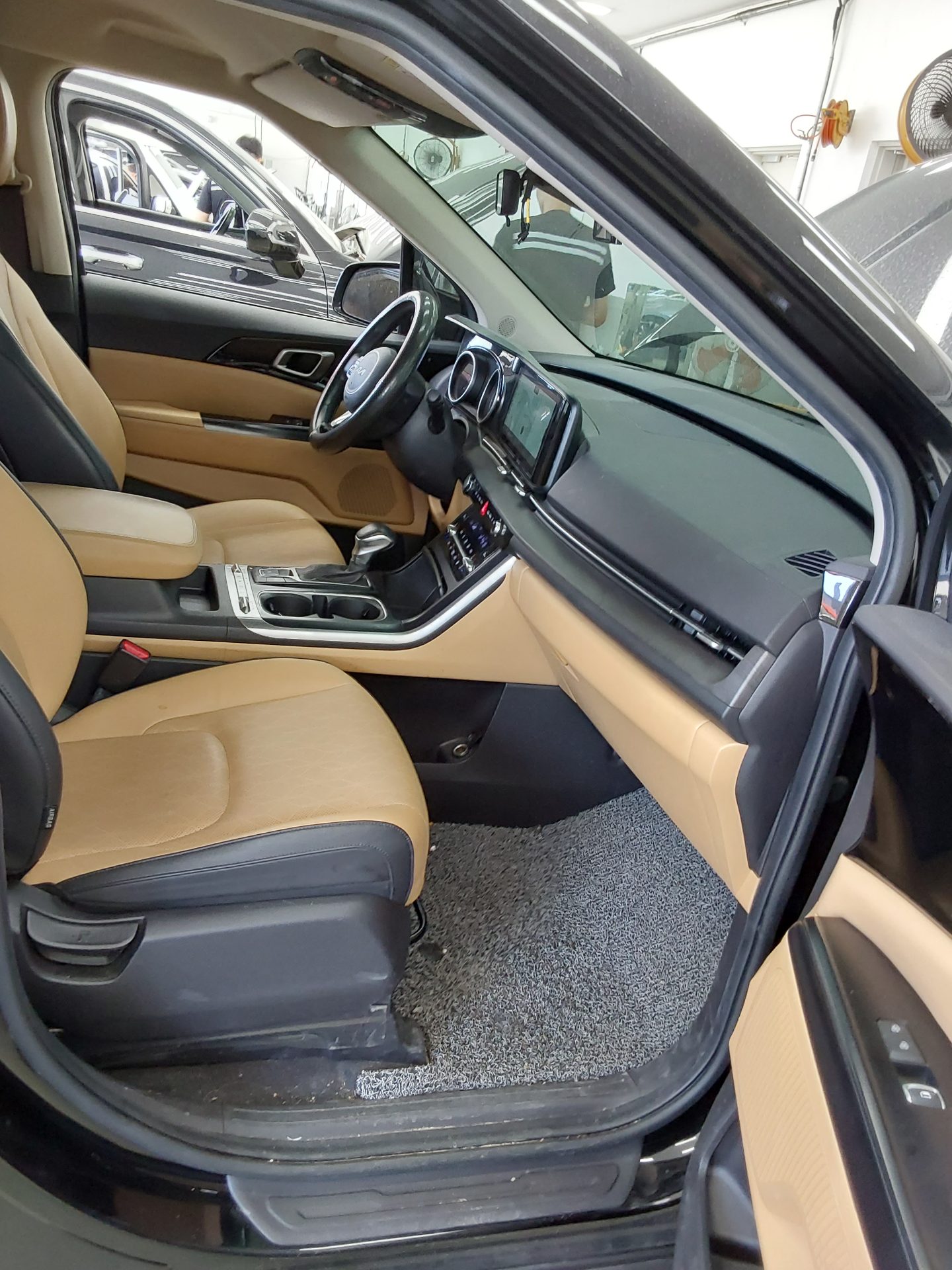 2023 - kia carnival