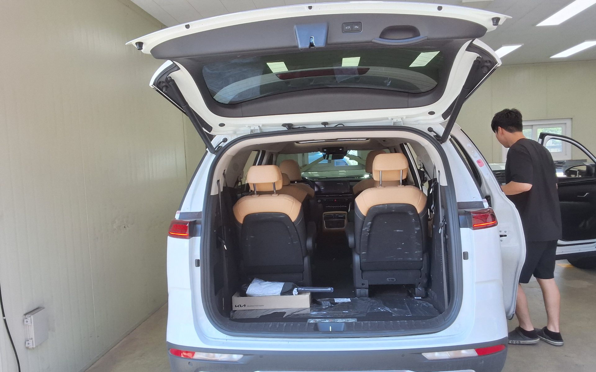 2023 - kia carnival