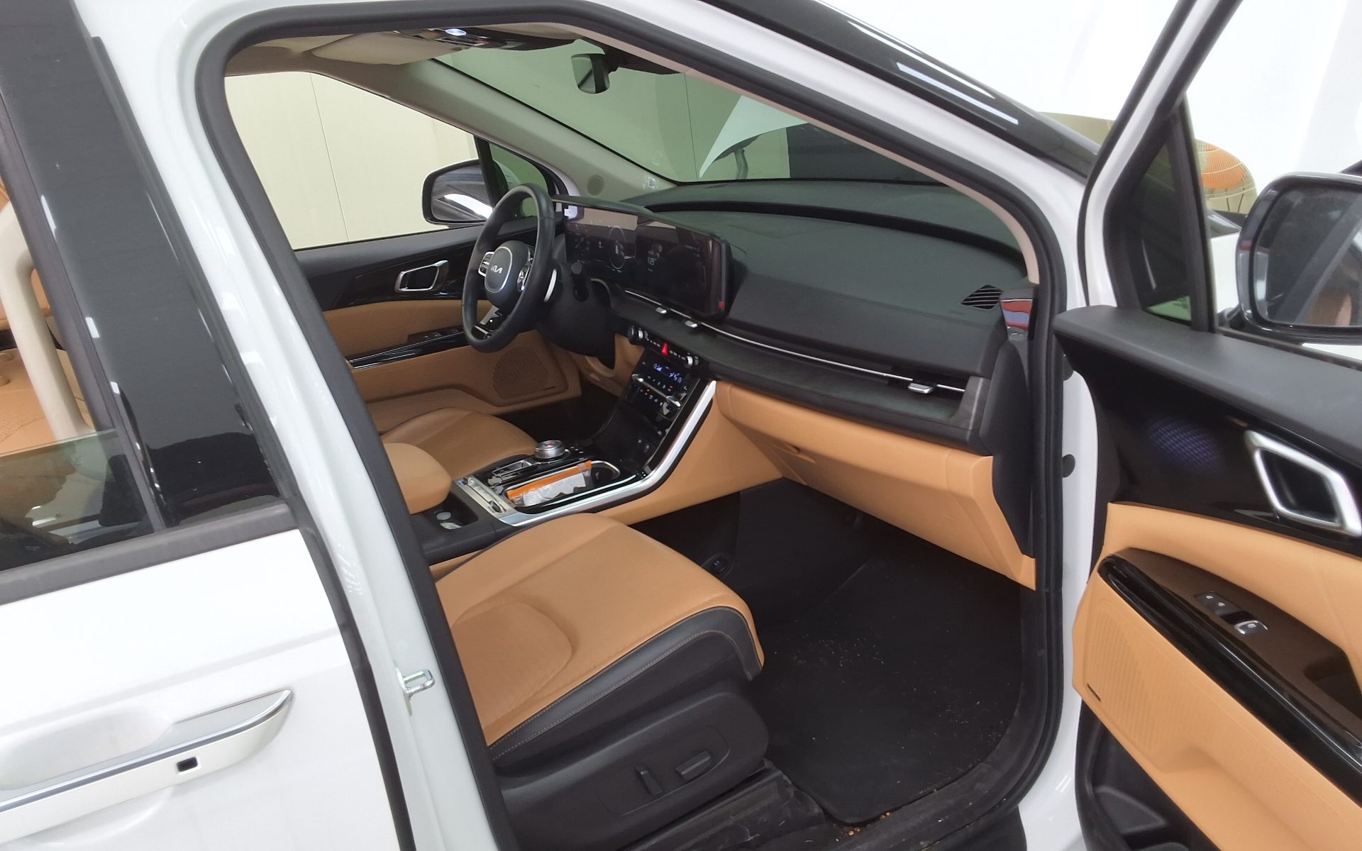 2023 - kia carnival