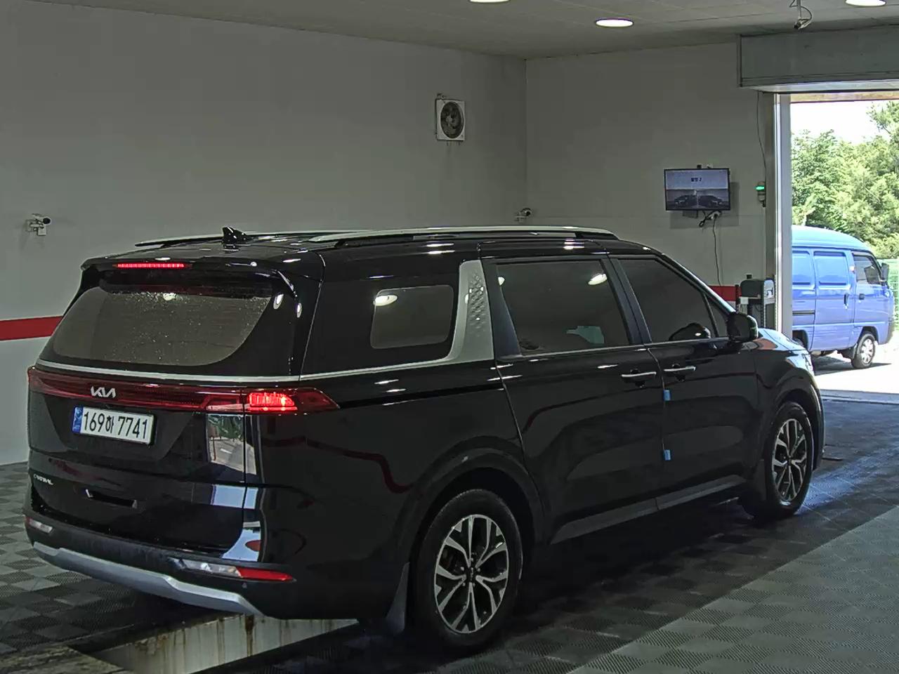 2023 - kia carnival