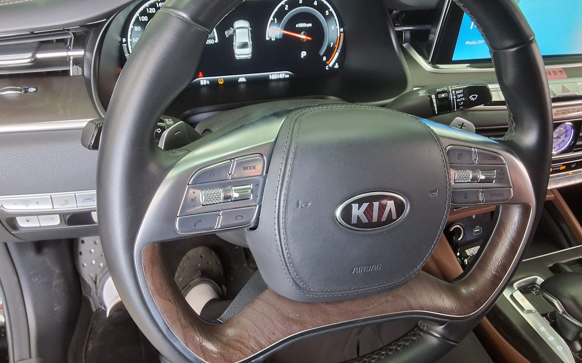 2019 - kia k9