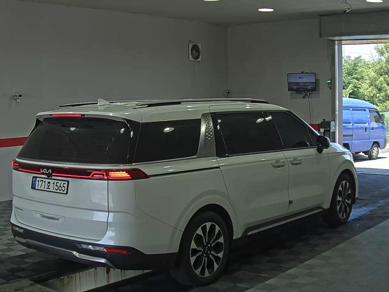 2023 - kia carnival