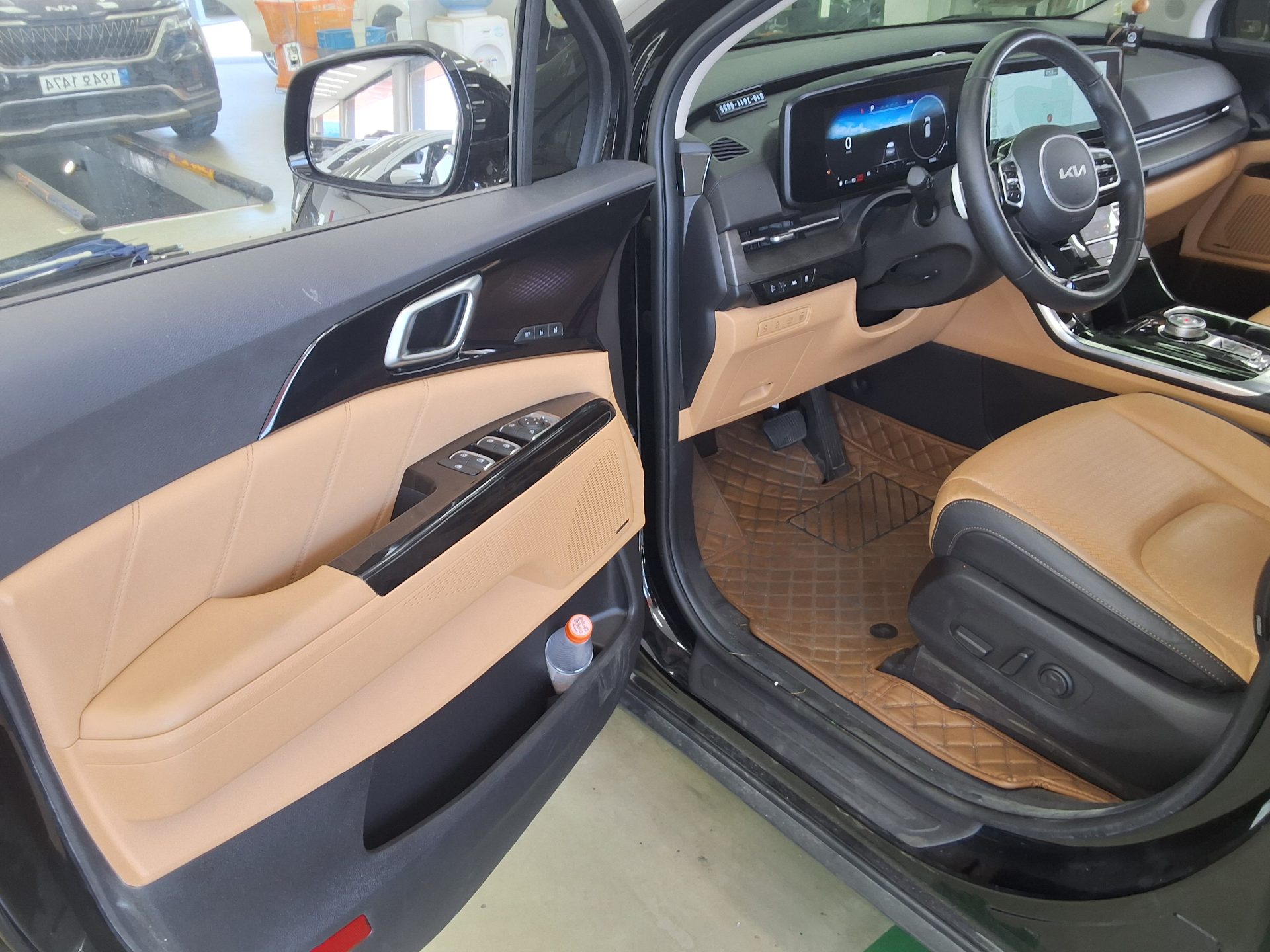 2023 - kia carnival