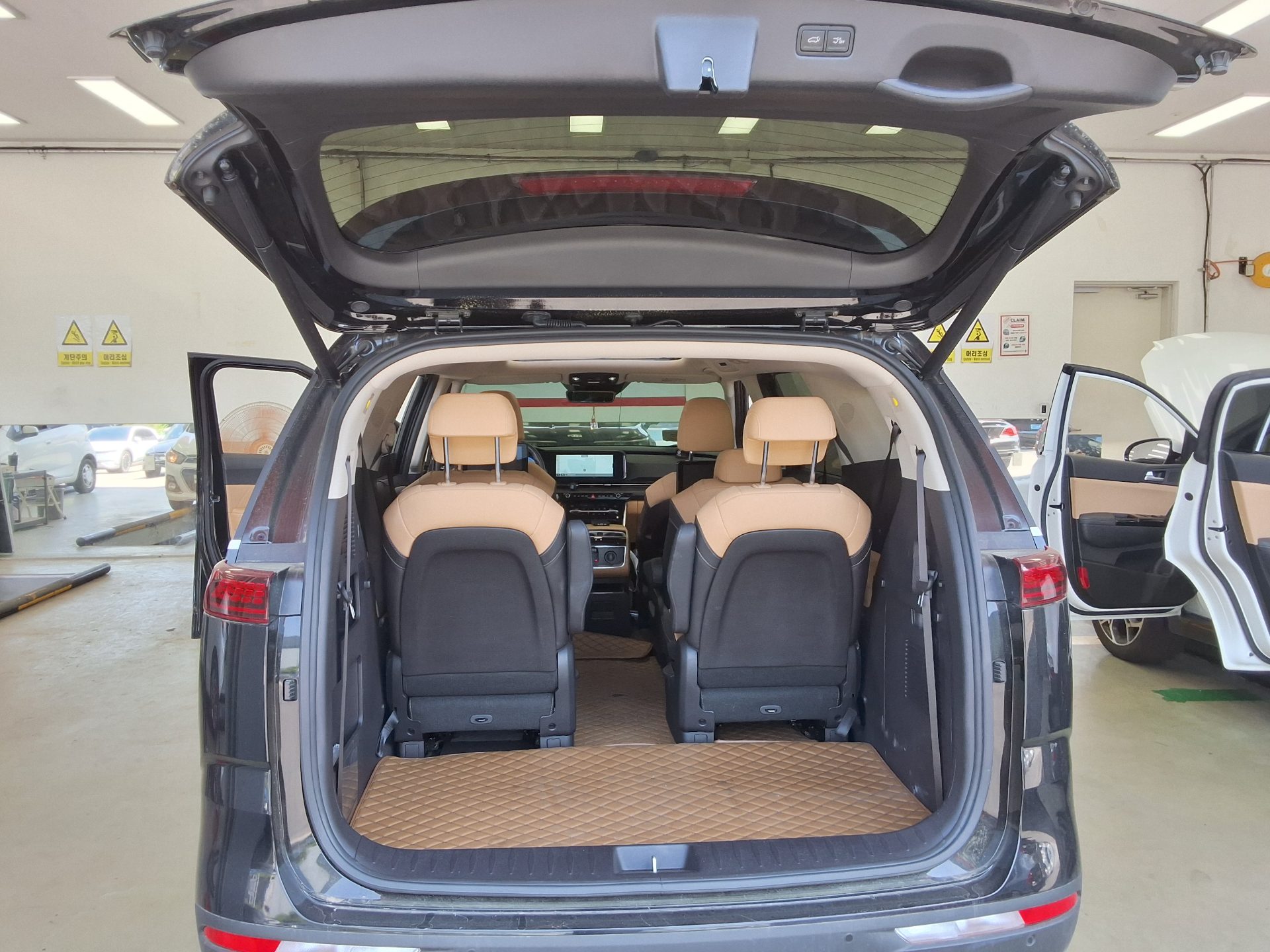 2023 - kia carnival