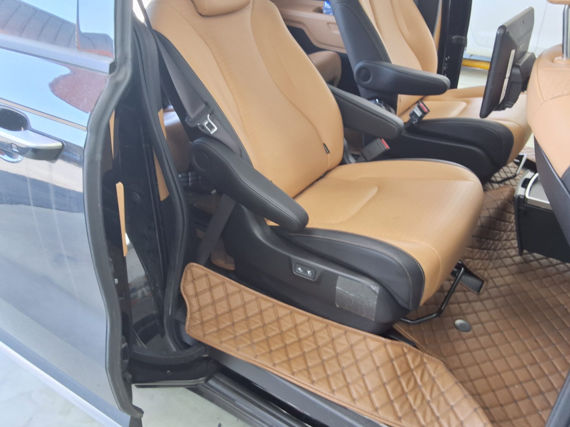 2023 - kia carnival