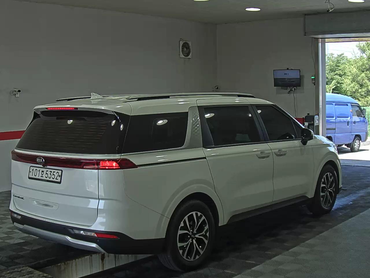 2021 - kia carnival