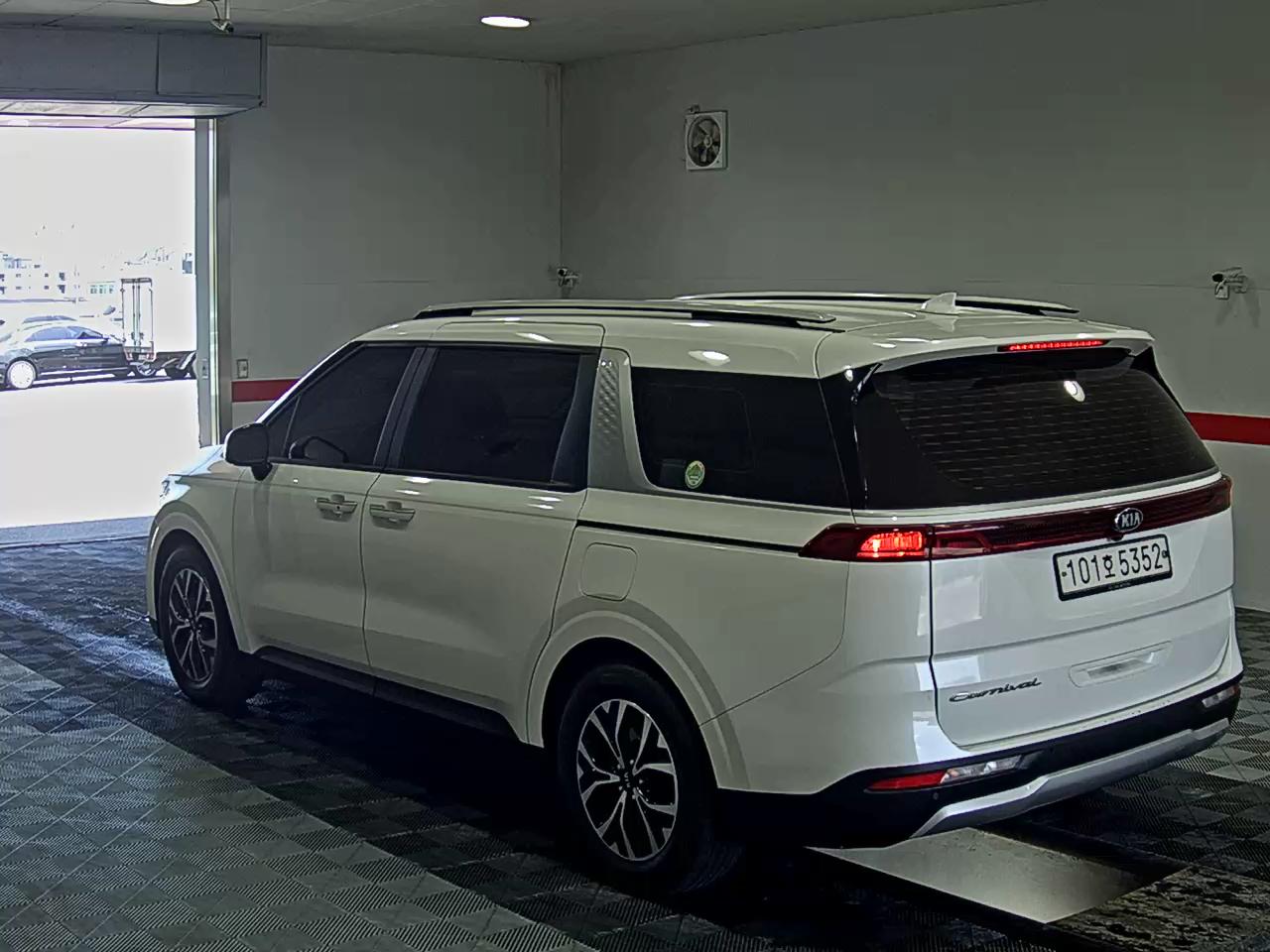 2021 - kia carnival