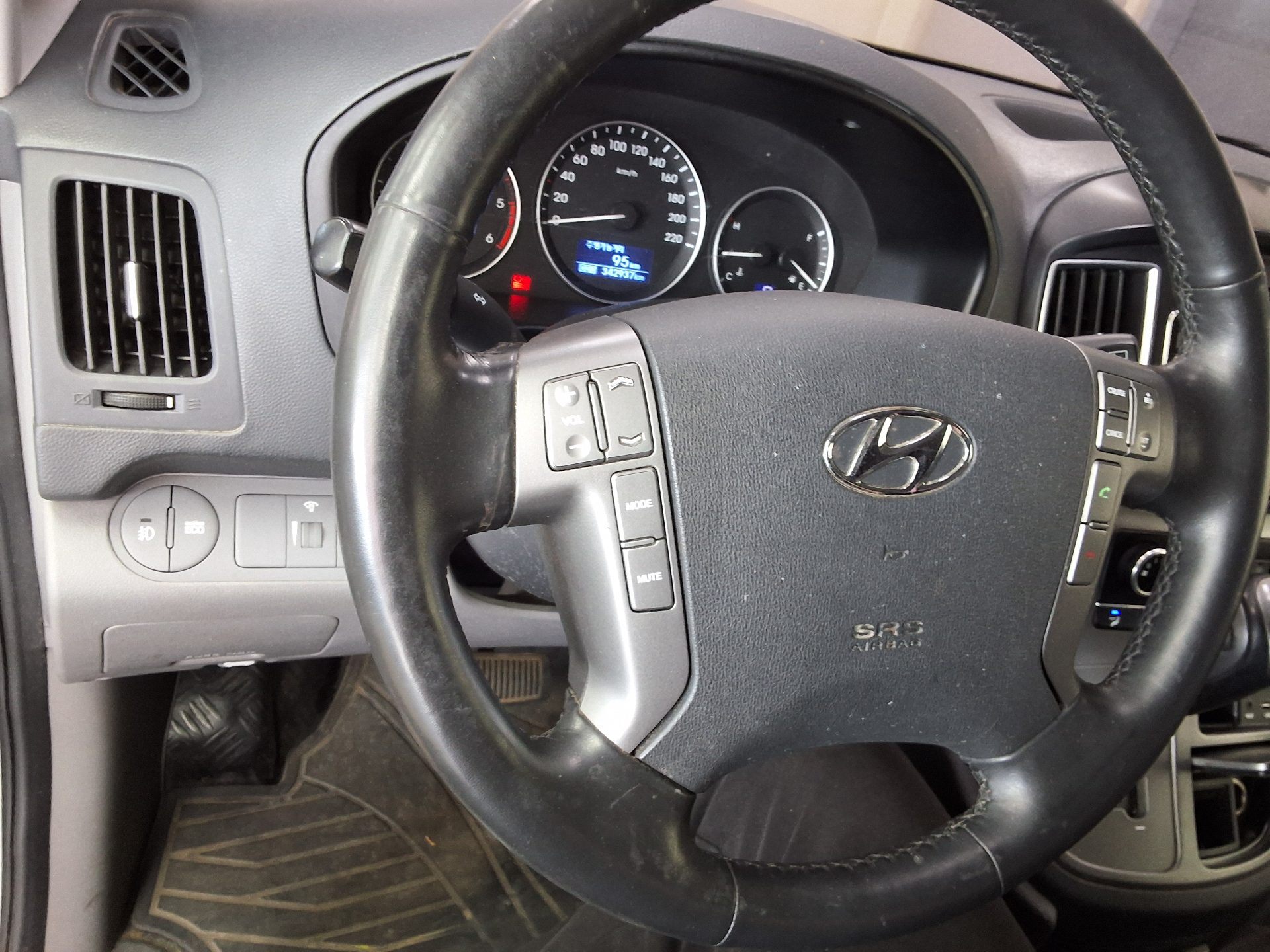 2018 - hyundai grand starex