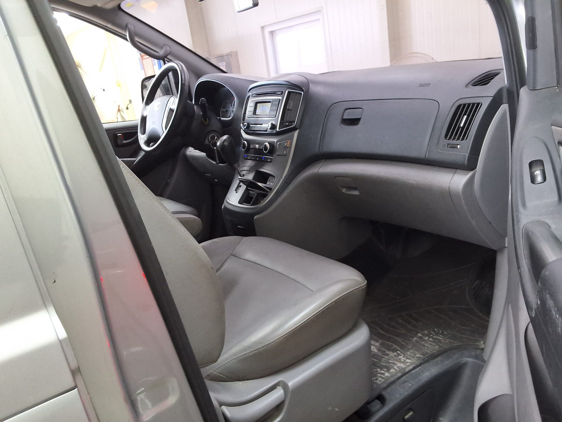 2018 - hyundai grand starex