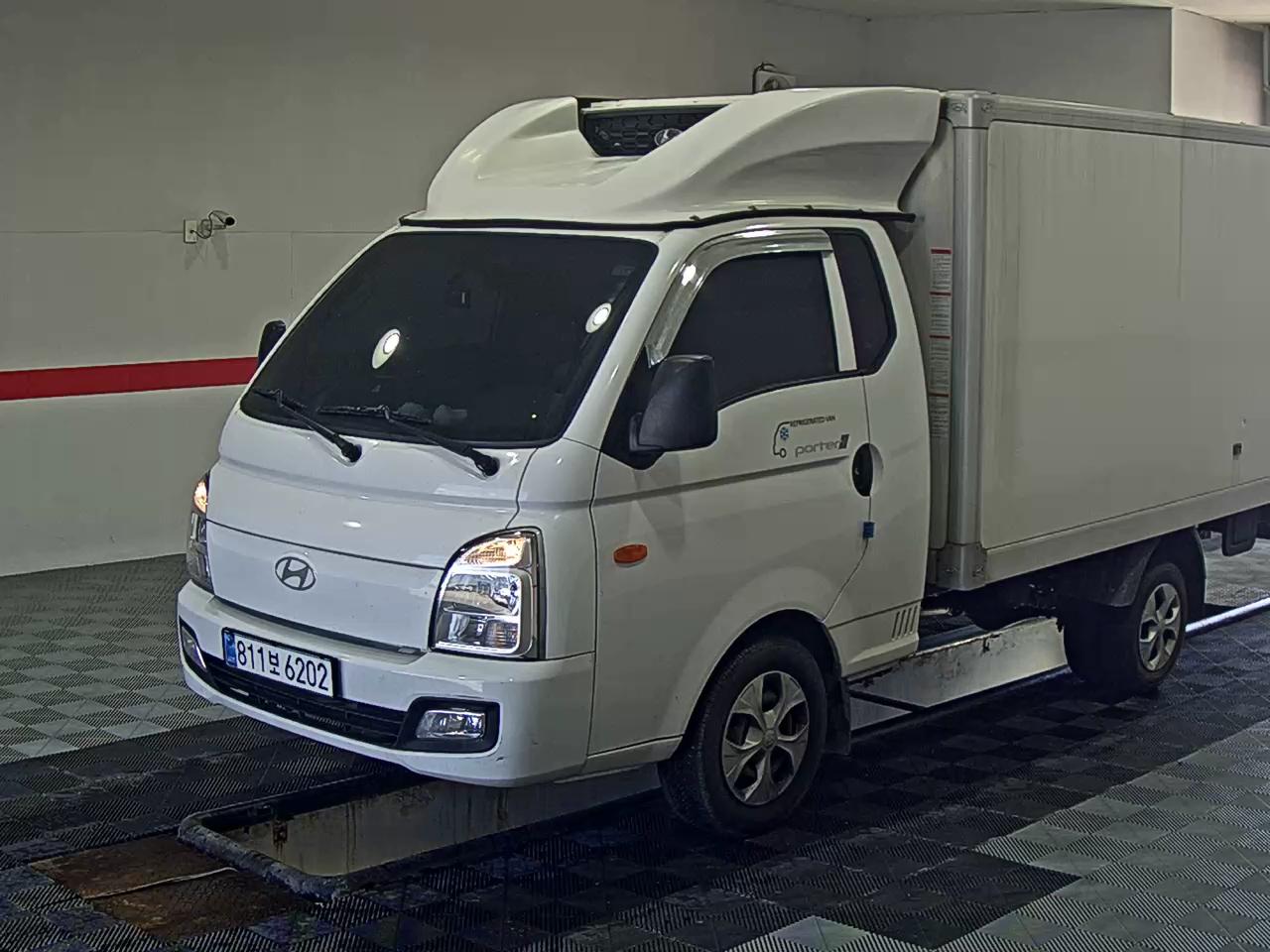 HYUNDAI PORTER II FREEZER BOX TRUCK SUPER CAB TWIN COMPRESSOR