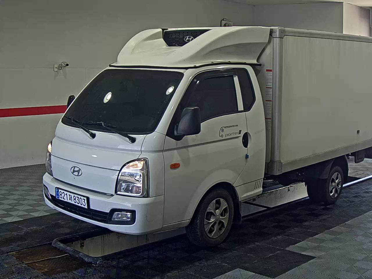 HYUNDAI PORTER II FREEZER BOX TRUCK SUPER CAB TWIN COMPRESSOR