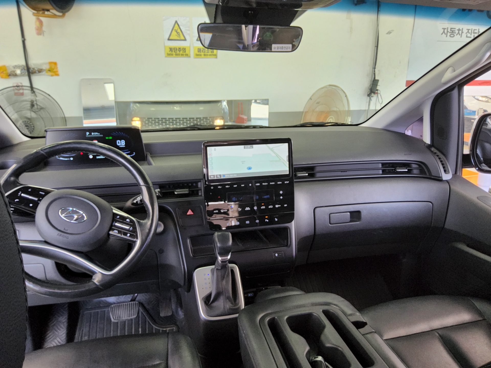 2022 - hyundai staria