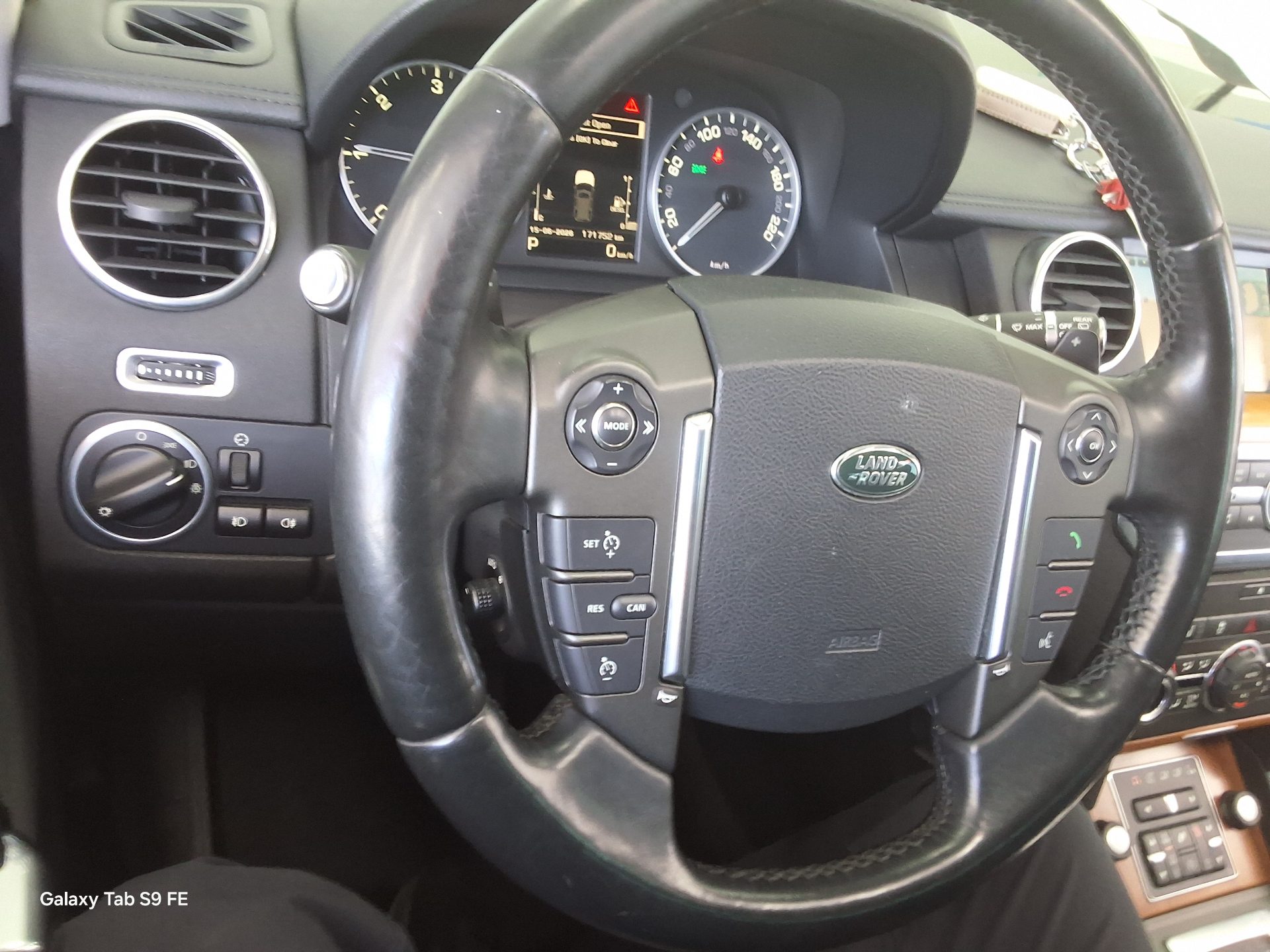 2014 - land rover discovery