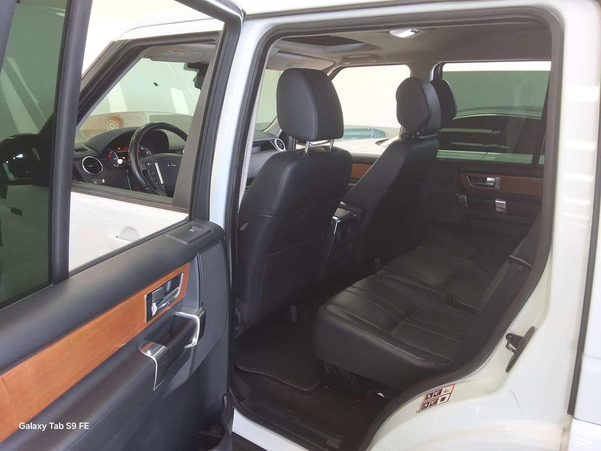 2014 - land rover discovery
