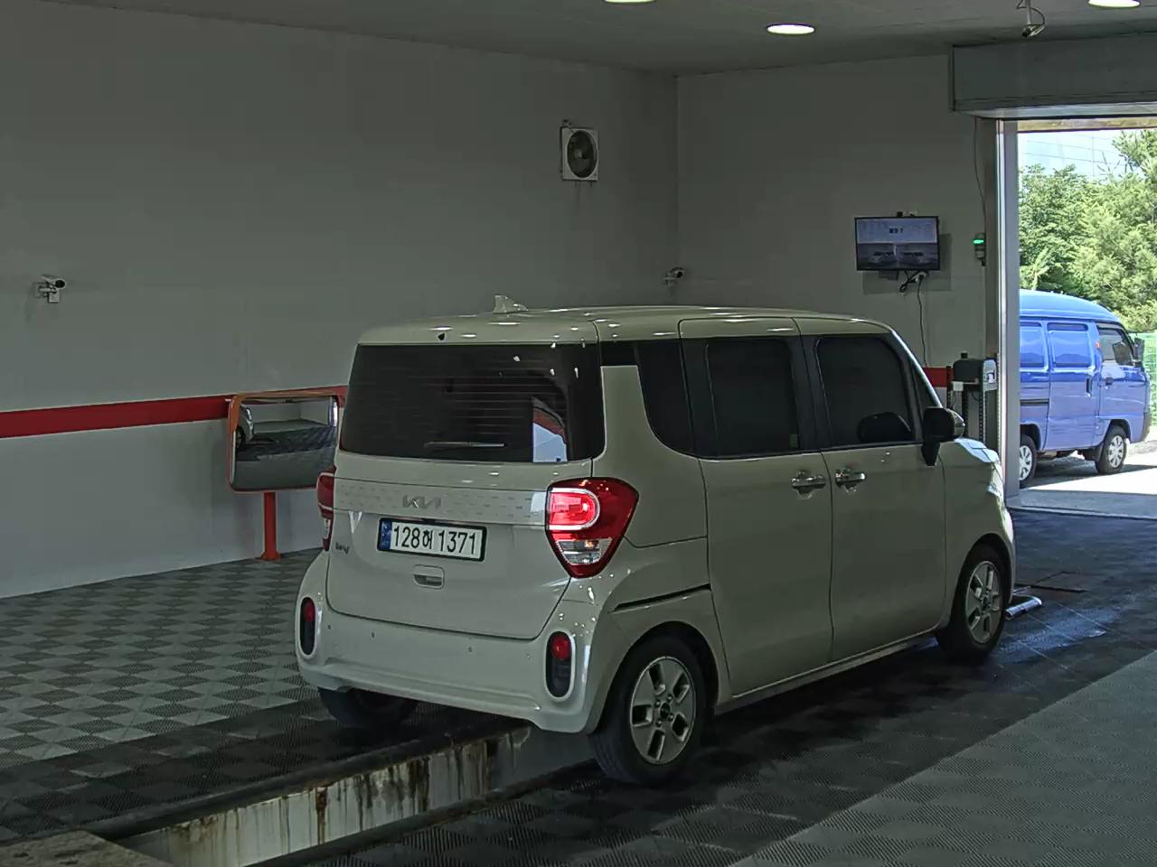 2022 - kia ray