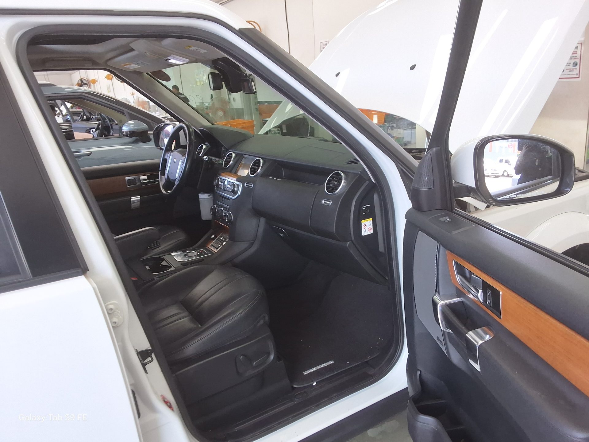2014 - land rover discovery