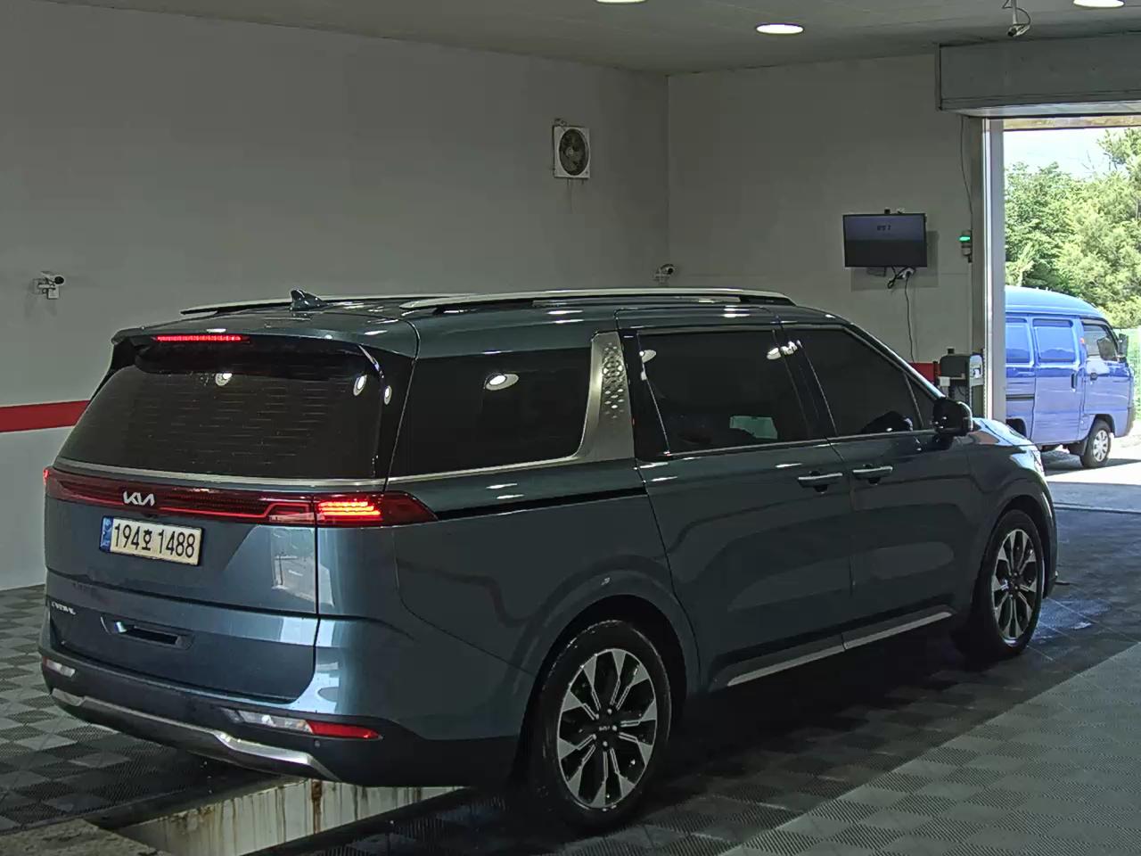 2023 - kia carnival
