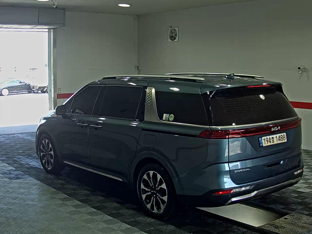 2023 - kia carnival