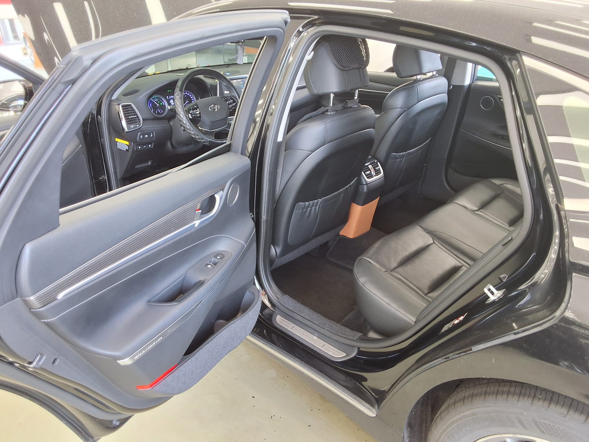 2018 - hyundai grandeur