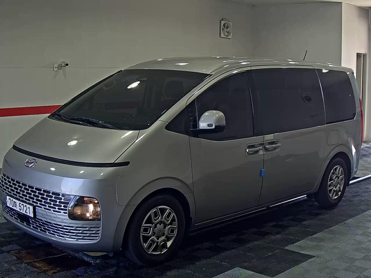 2022 - hyundai staria