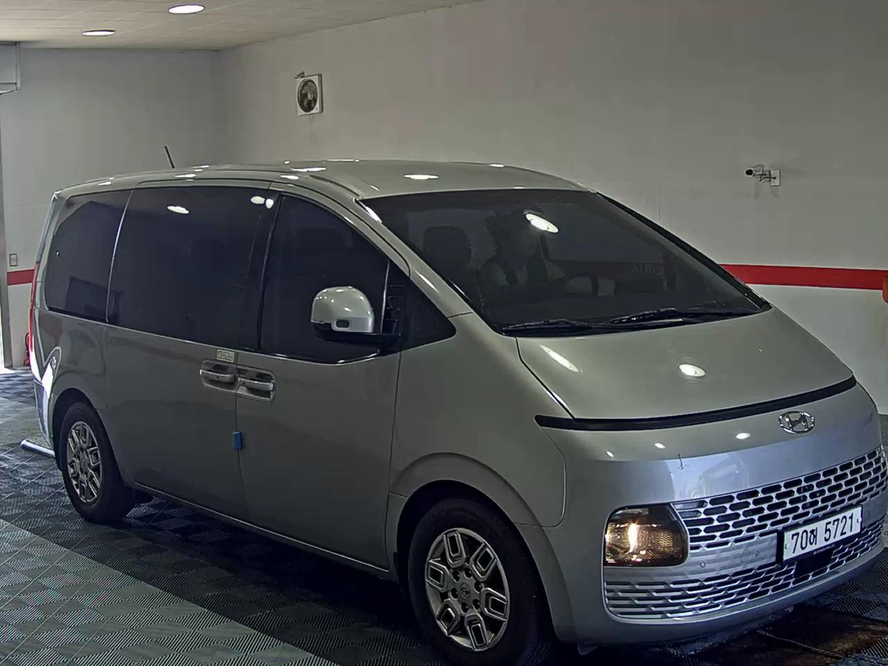 2022 - hyundai staria
